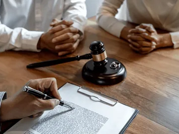 How Do Divorce Lawyers Handle Spousal Support for Expats in Abu Dhabi?