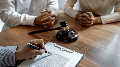 How Do Divorce Lawyers Handle Spousal Support for Expats in Abu Dhabi?